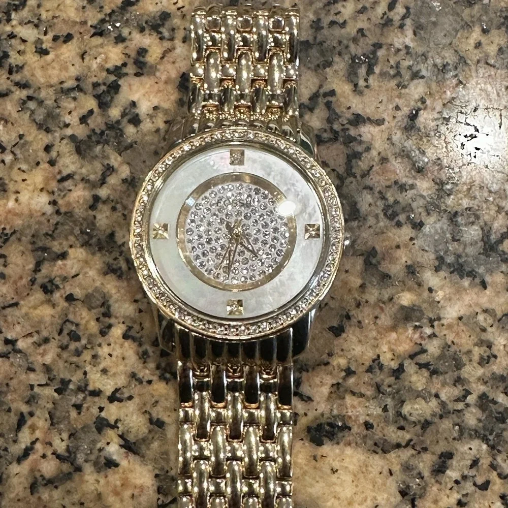 VTG Fossil F2 Watch Womens Gold Tone Crystal MOP Dial Quartz ES-1699‎ W Tin Box